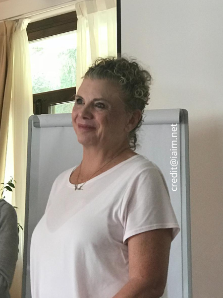 Vimala Mc Clure fondatrice du programme de massage bébé IAIM